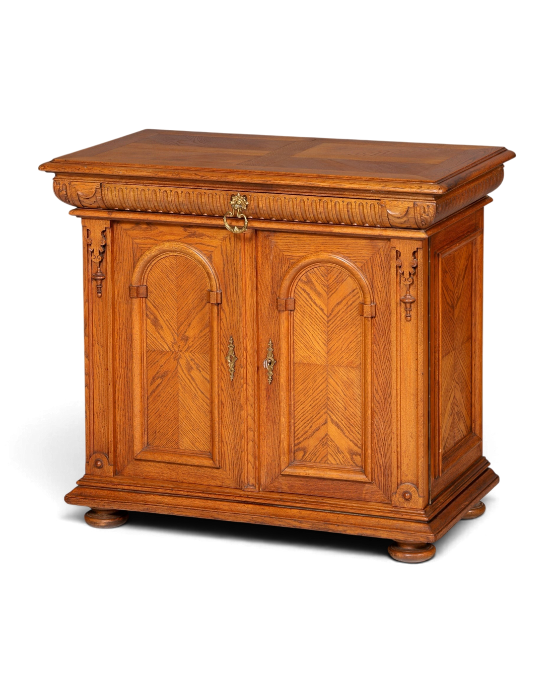 Hauptstadt Möblerei Gründerzeit Sideboard aus massivem Holz mit Messingbeschlägen im Louis-Philippe-Stil