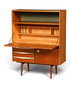 Hauptstadt Möblerei Sekretär aus Teakholz im Mid-Century Design mit ausklappbarer Arbeitsplatte und weißen Schubladen