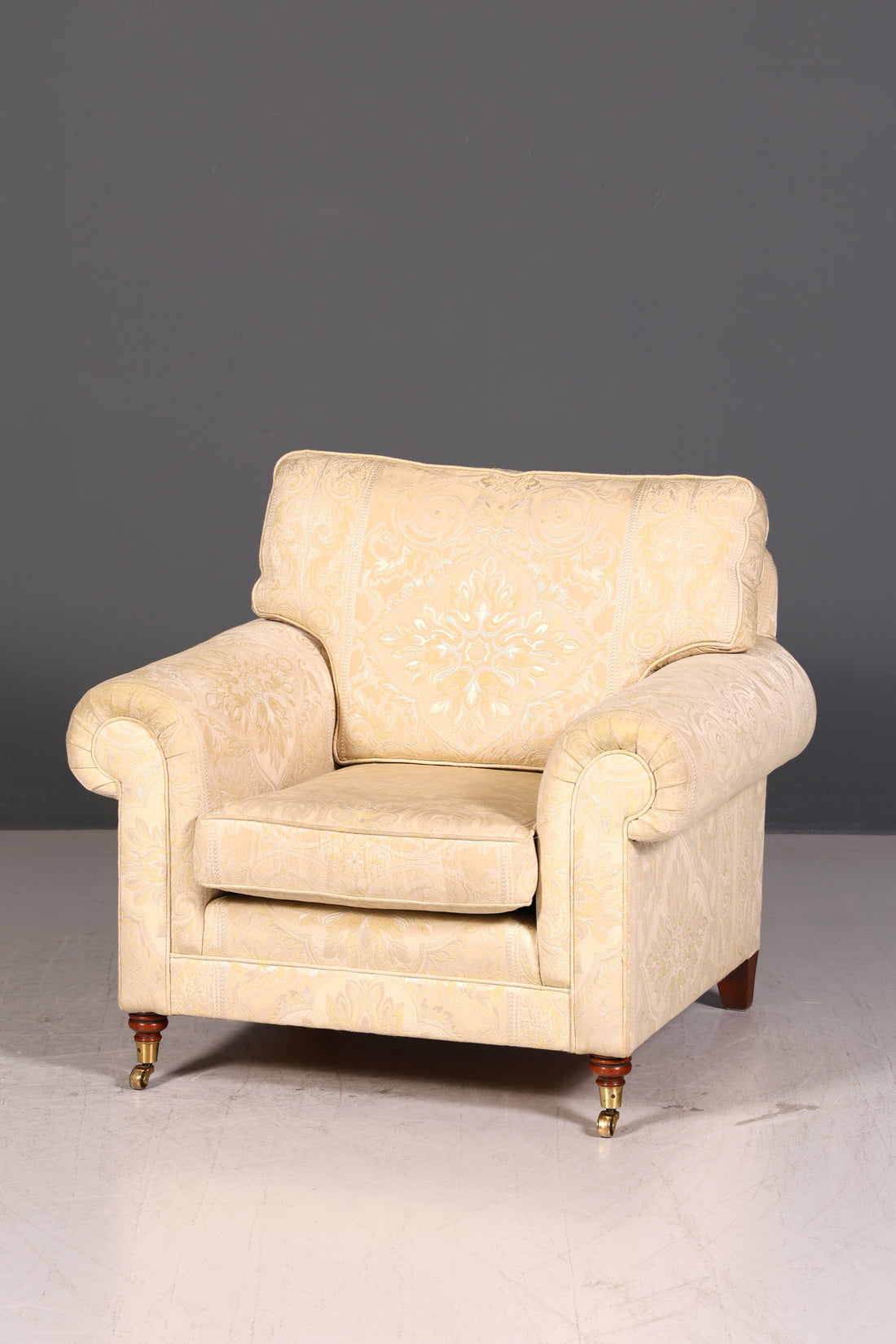 Beautiful English Armchair Cream Gold Fabric Club Chair Armchair Country House Lounge Chair Vintage