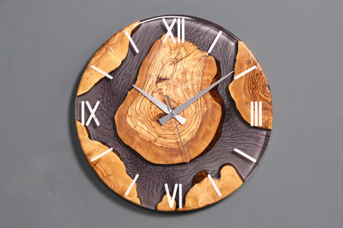 Stilvolle Handgefertigte Epoxidharz Wanduhr Olivenbaum Uhr grau Epoxy Analog Uhr
