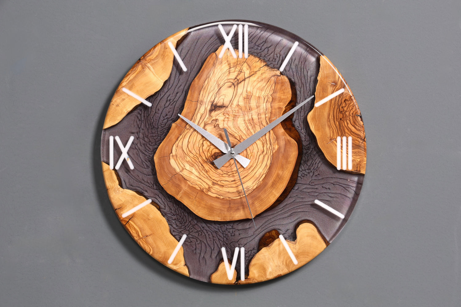 Stilvolle Handgefertigte Epoxidharz Wanduhr Olivenbaum Uhr grau Epoxy Analog Uhr