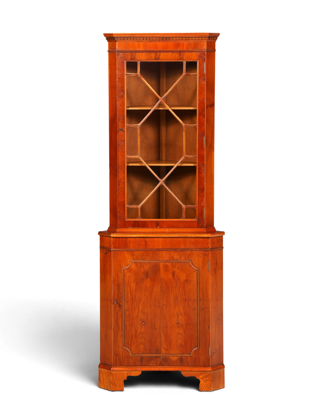 Hauptstadt Möblerei englische Eckvitrine aus Eibenholz mit Sprossentür und Unterschrank im Vintage-Stil