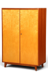 Hauptstadt Möblerei Mid Century Kleiderschrank aus hellem Echtholz mit zwei Türen und elegantem Vintage Design