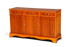 Hauptstadt Möblerei englisches Sideboard aus Eibenholz mit drei Schubladen und Türen im antiken Vintage-Stil