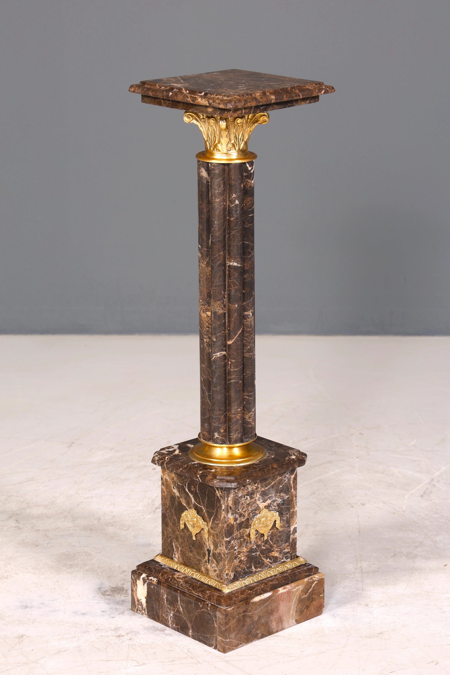 Traumhafte Barock Stil Säule Louis XV Marmor Blumensäule Naturstein Sockel Ablage