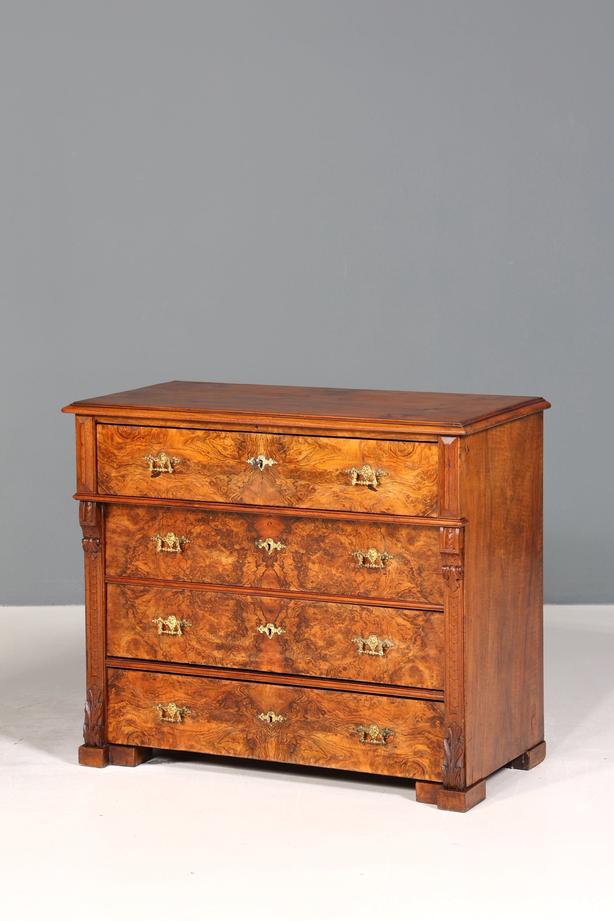 Traumhafte Gründerzeit Kommode Louis Philippe Nussbaum Sideboard um 1880 Antik Schubladenkommode