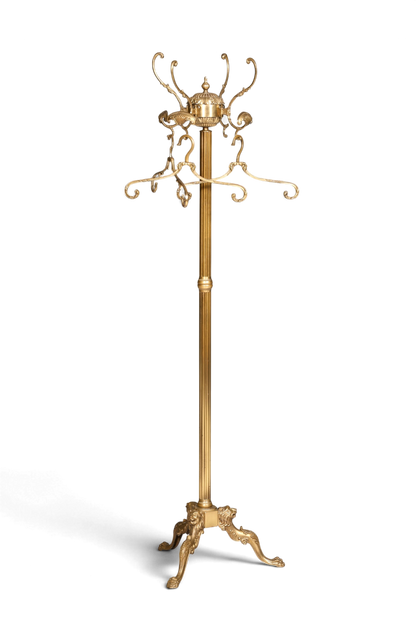 Hauptstadt Möblerei Jugendstil Garderobenständer aus Messing mit geschwungenen Haken und verziertem Standfuß