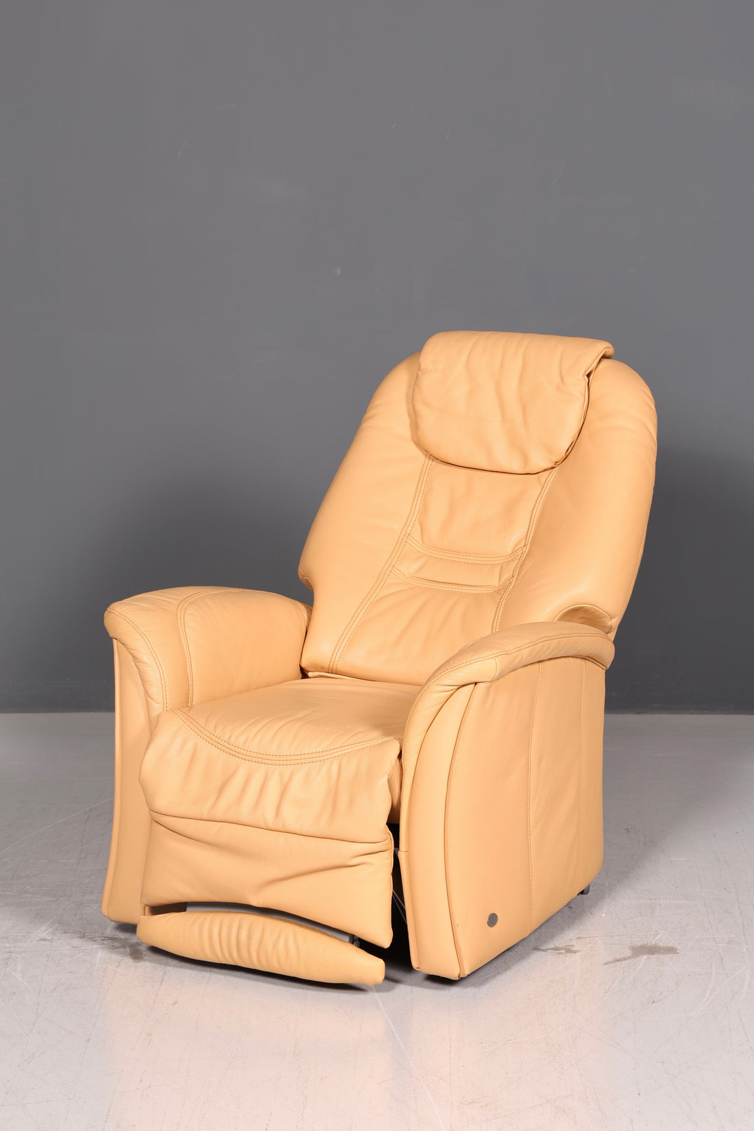 Beautiful Himolla real leather beige TV recliner and lounge chair with reclining function, vintage style