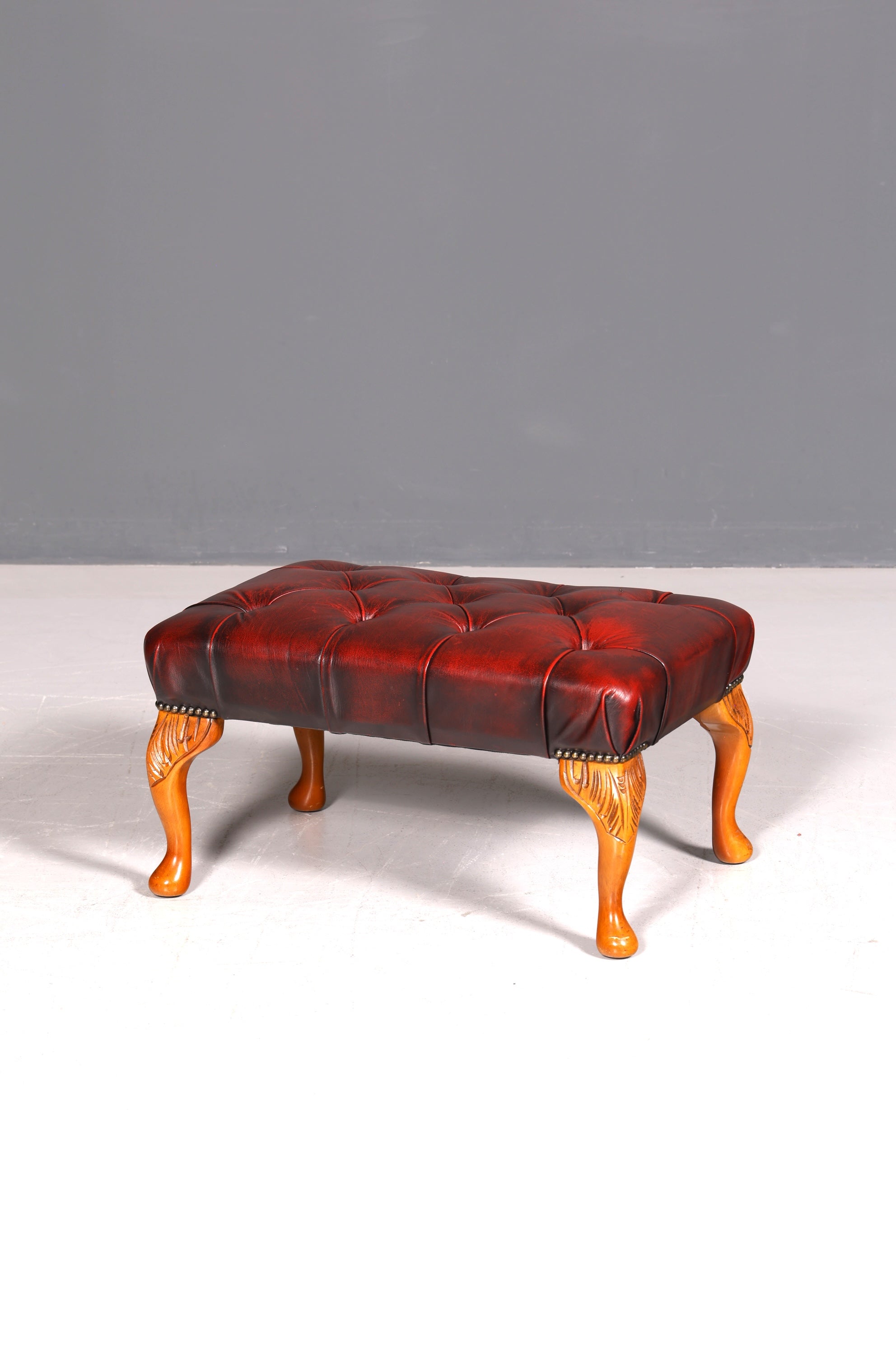 Original Chesterfield Hocker Echt Leder Englischer Fußhocker UK Englisch Oxblood Fußablage Antik