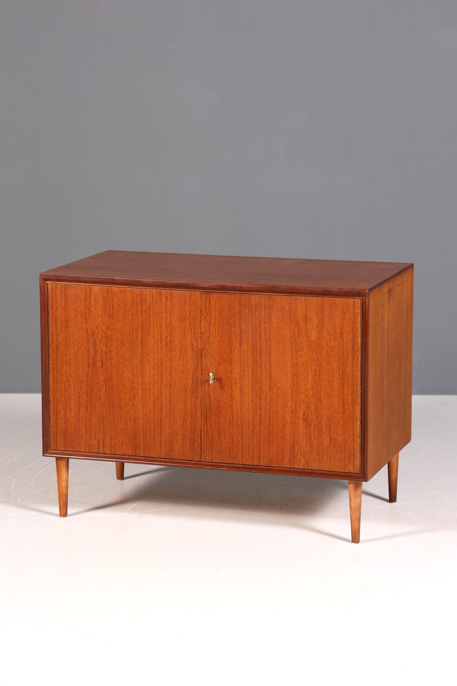 Wunderschöne Mid Century Kommode Vintage Schrank Retro Flur Kommode 60s Sideboard 1 von 2
