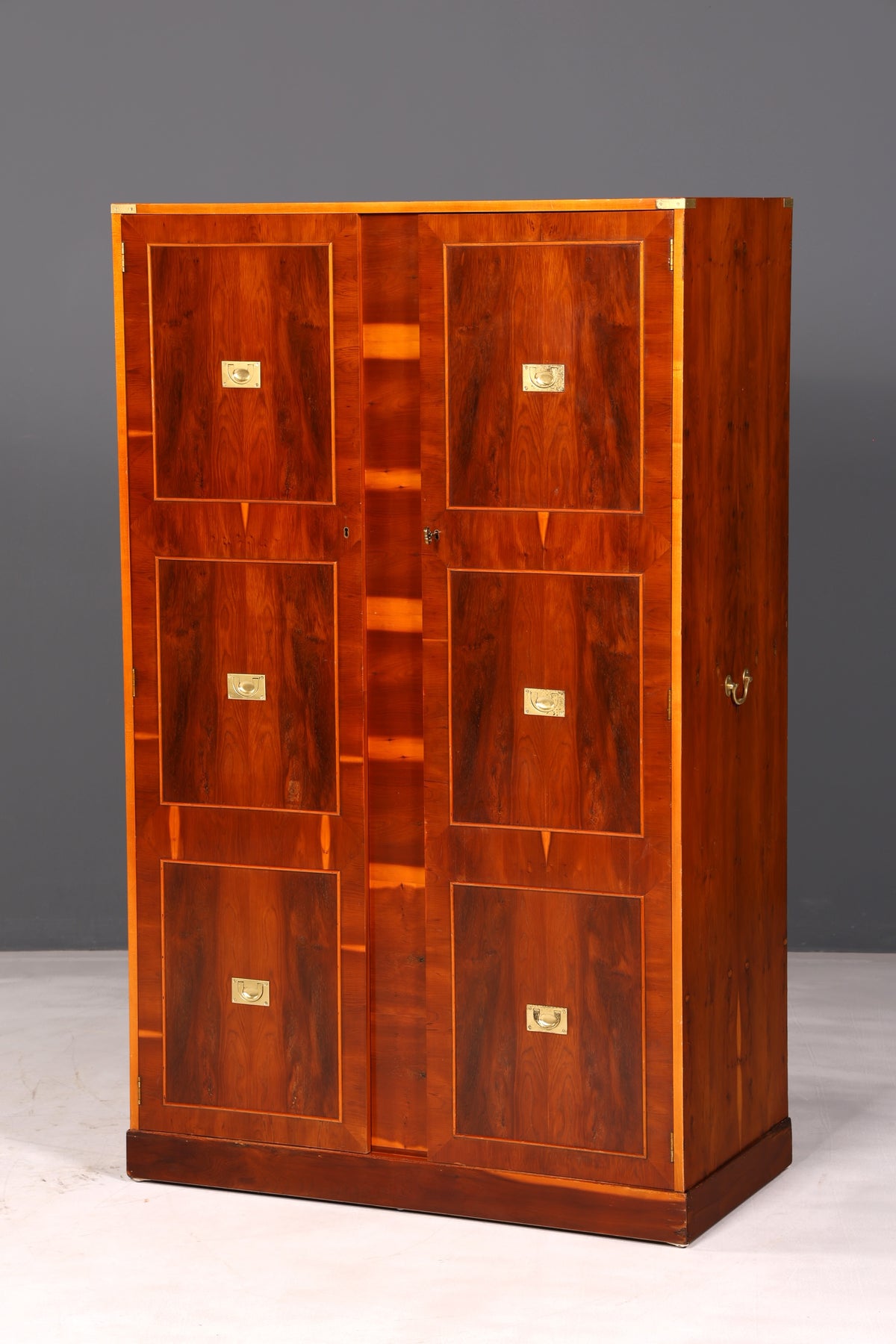 Wunderschöner Maritimer Schrank Military Chest Kleiderschrank Eibe Vertiko Antik Kolonial Dielenschrank