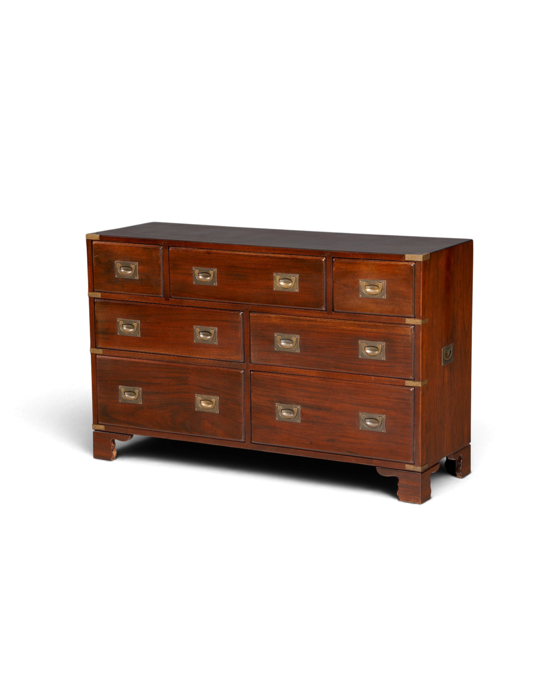 Hauptstadt Möblerei Sideboard im Military Chest Stil aus dunklem Echtholz mit Messingbeschlägen und Schubladen
