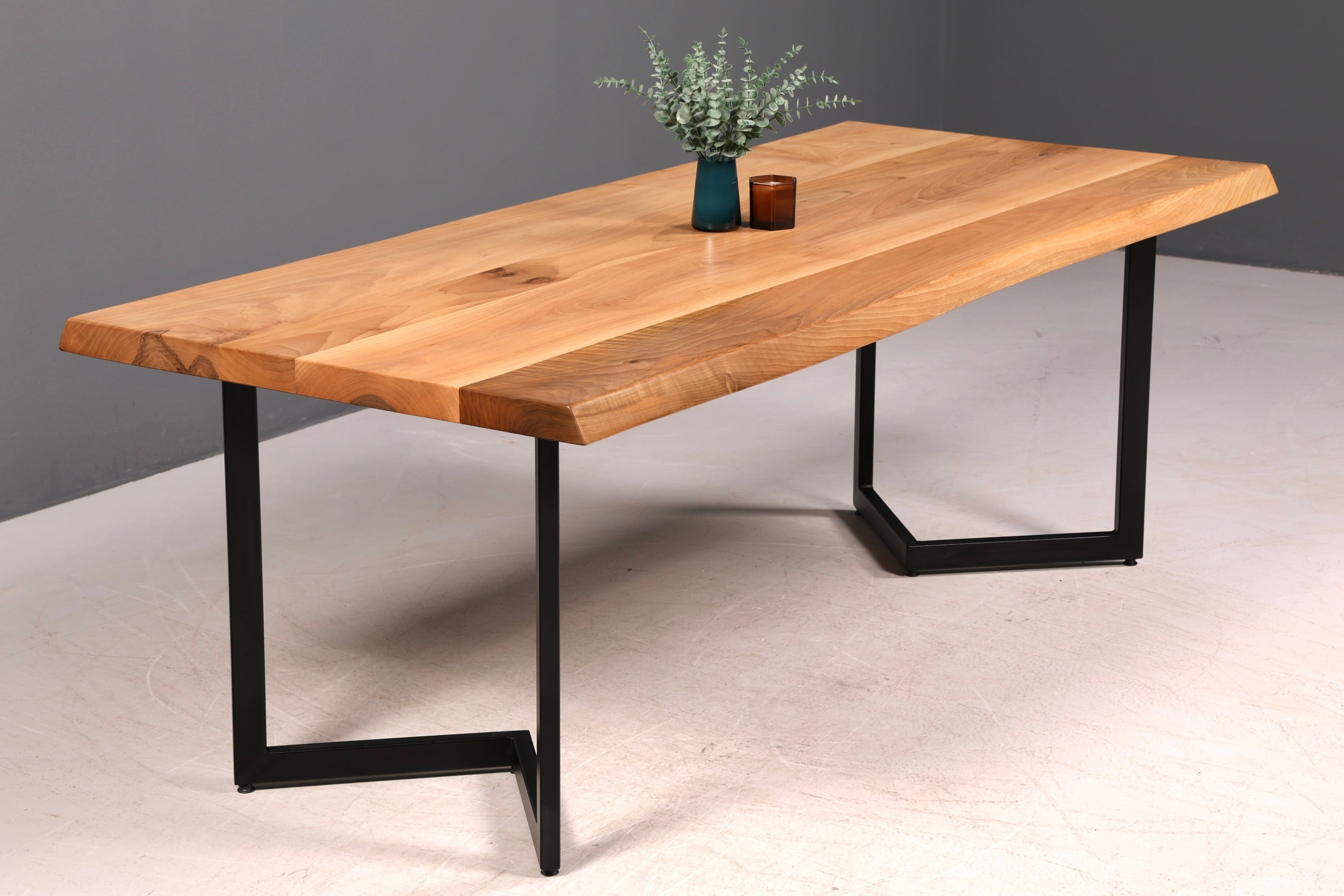 Wunderschöner Nussbaum Tisch 220cm-95cm Esszimmer Tisch Baumkanten Platte massiv Holz Küchentisch
