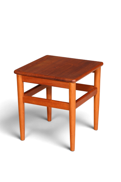 Hauptstadt Möblerei Mid-Century Beistelltisch aus Teakholz im dänischen Design mit quadratischer Platte