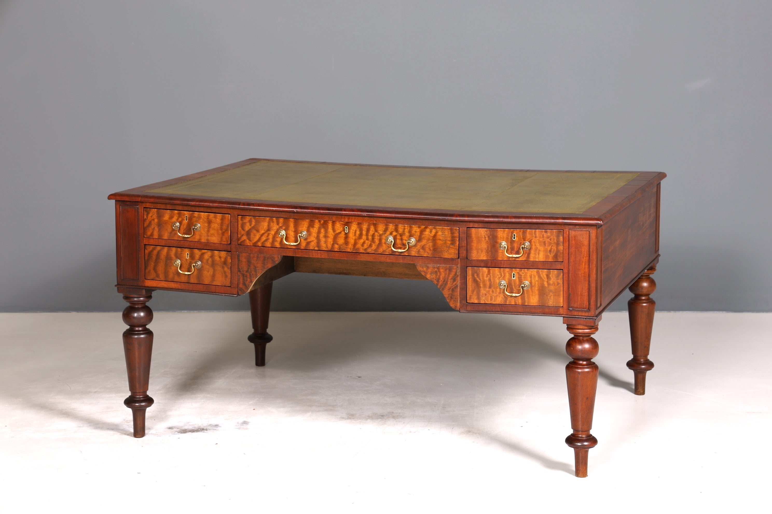 Wunderschöner Englischer XXL Schreibtisch Englisch Partner Desk Leder Auflage Antik Stil Bürotisch Office Desk