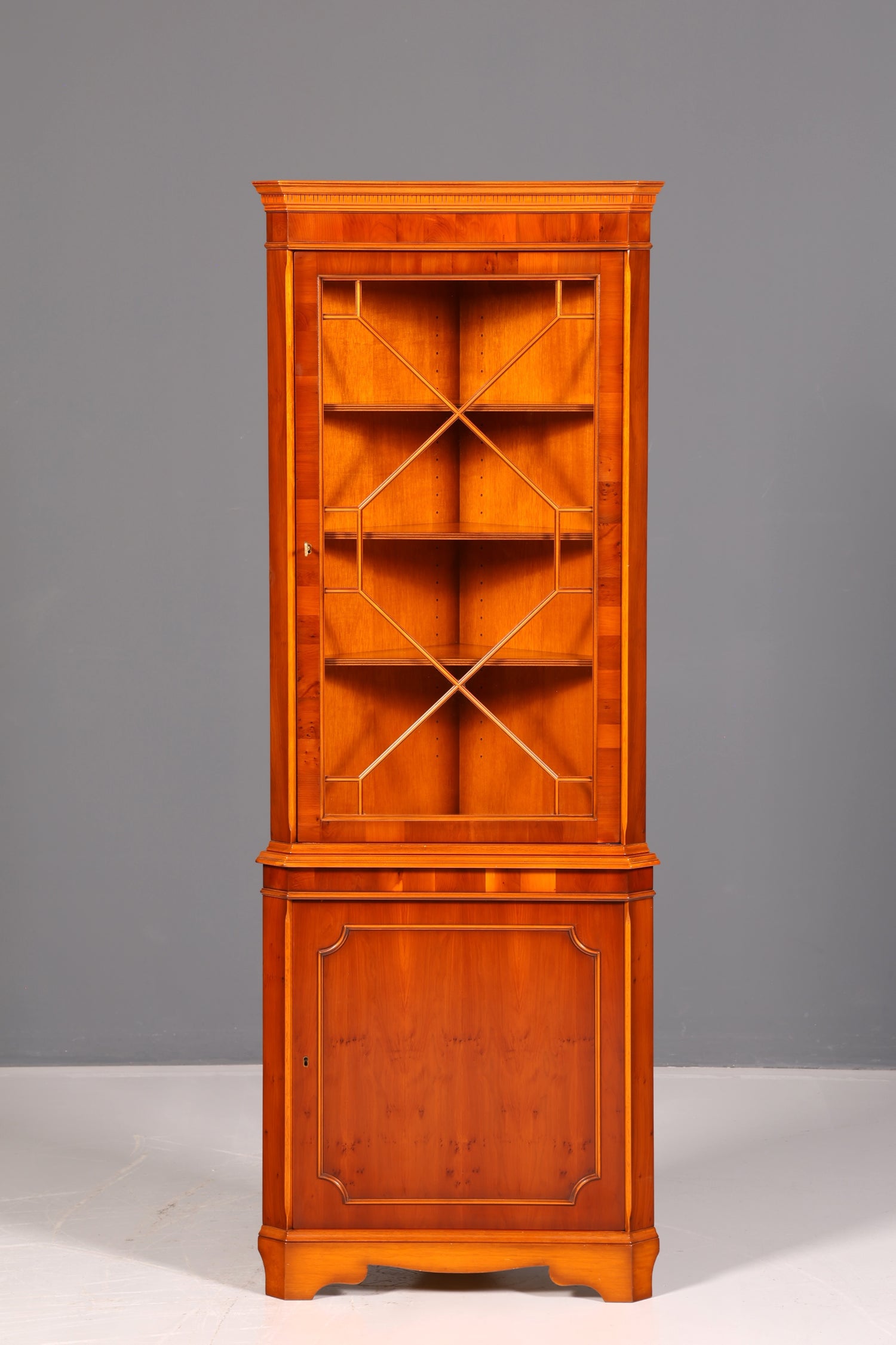 Wunderschöne Englische Eckvitrine Eibe Eckschrank Glasvitrine Vitrine Antik Echt Holz Vintage