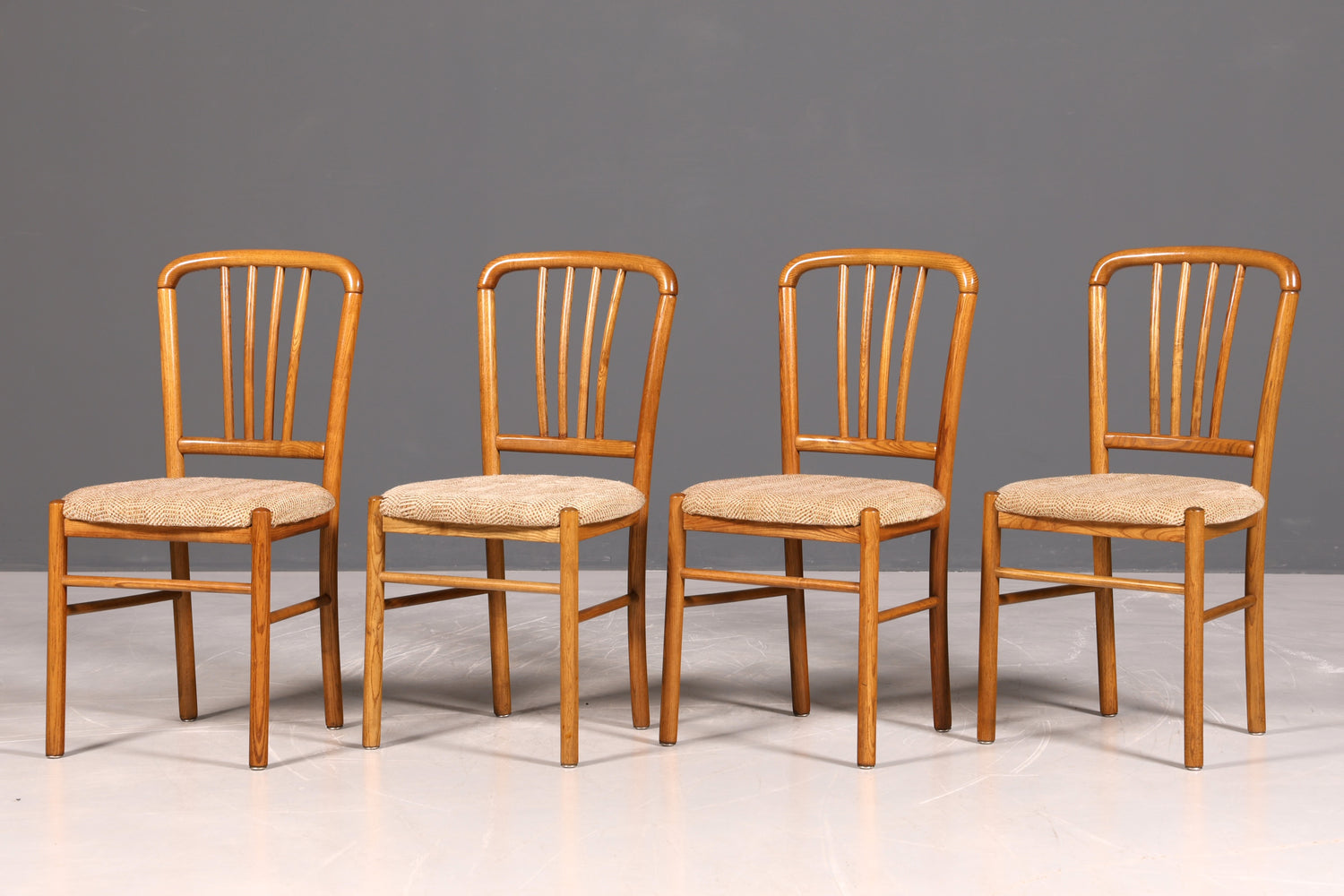 4x Schlichte Mid Century Stühle Retro Stuhlset Danish Design Küchenstühle Esszimmer Stühle