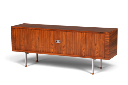 Beeindruckendes Original Hans J. Wegner für RY Møbler Modell RY 25 Sideboard Palisander Holz TV Kommode Vintage Schiebetür Schrank 2 von 2