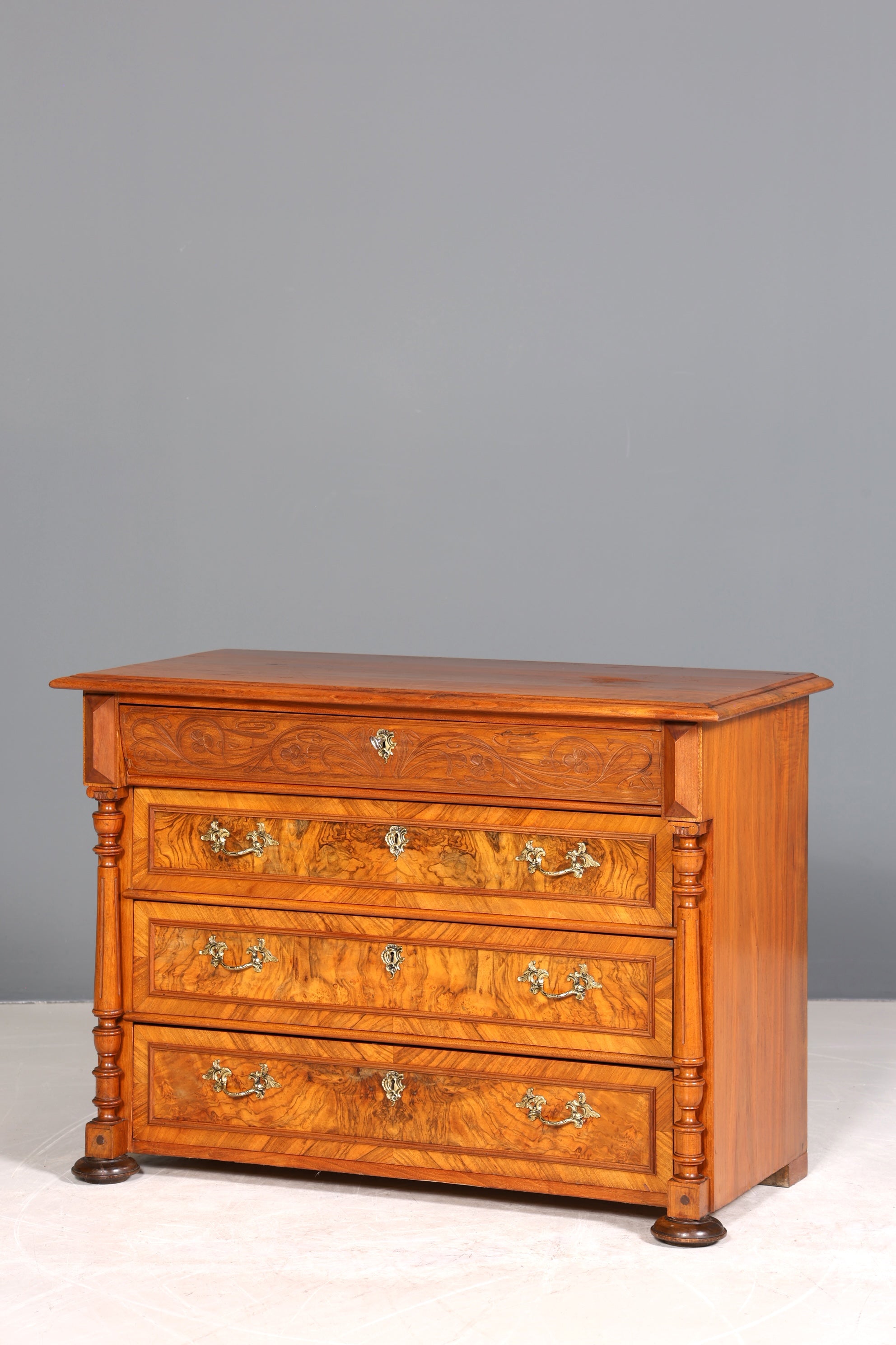 Wunderschöne Gründerzeit Kommode Louis Philippe Vertiko Nussbaum Sideboard um 1880