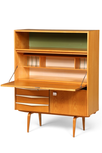 Hauptstadt Möblerei Hellerau Sekretär Modell 427 aus Eschenholz mit ausklappbarer Schreibfläche im Mid-Century-Design