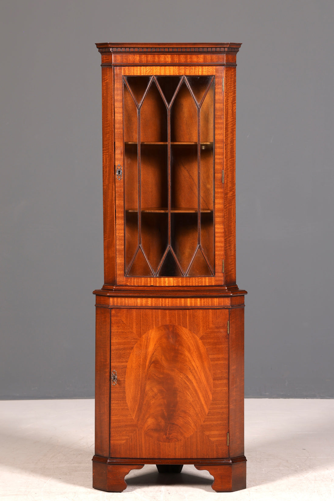 G248 Finish Wunderschöne Englische Eckvitrine Mahagoni Antik 60s echt Holz Schrank Eckschrank Glasvitrine (Kopie)