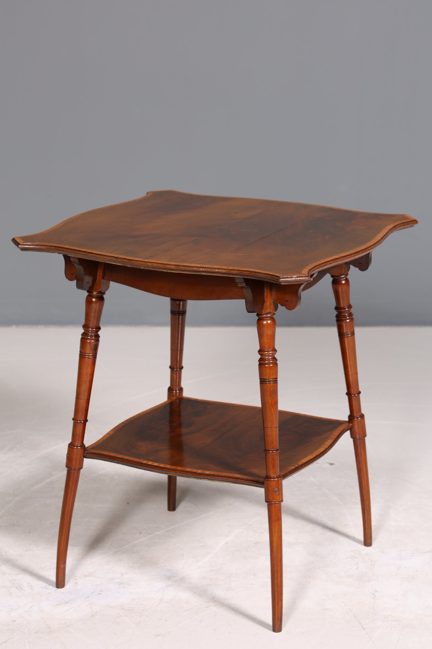 Wunderschöner Englischer Tisch Beistelltisch Holz Ablagetisch Chippendale Tisch