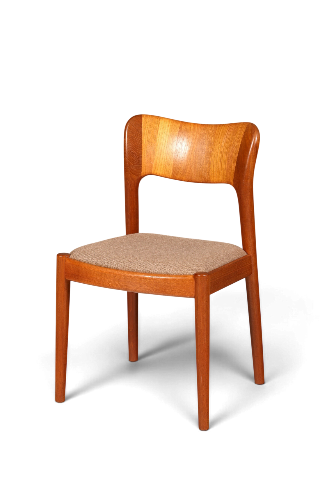 Hauptstadt Möblerei Mid Century Stuhl Modell 177 aus Teakholz mit beigem Stoffbezug im dänischen Design
