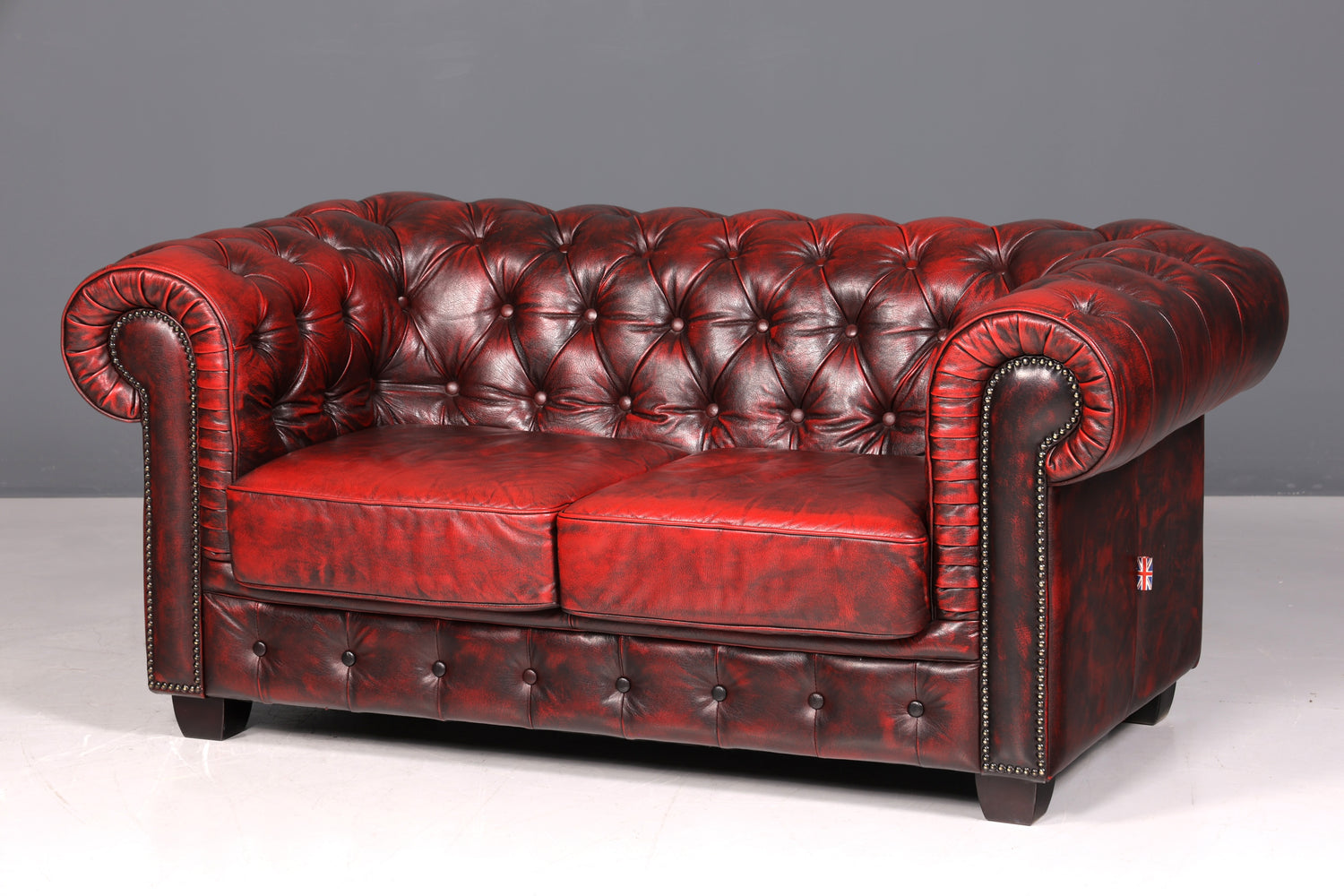 Wunderschönes Original Chesterfield 2er Sofa Englisch Oxblood Leder 2- Sitzer Couch 1 von 2