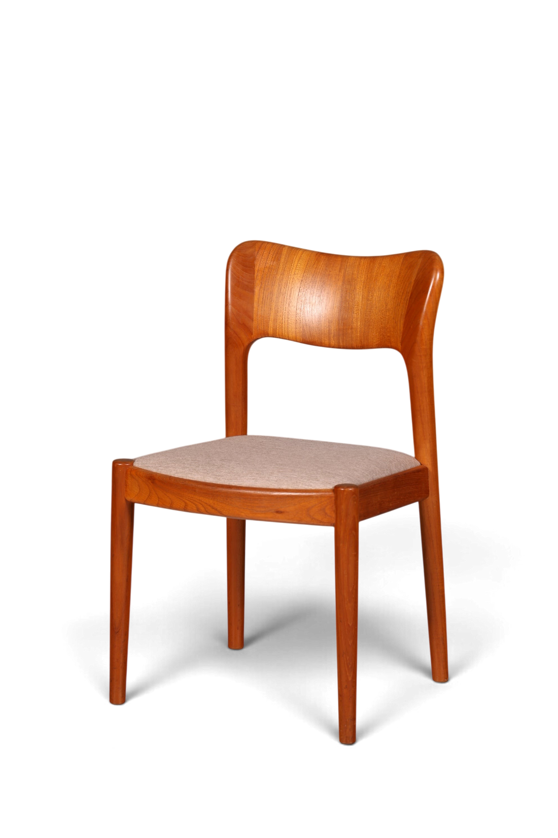 Hauptstadt Möblerei Mid Century Stuhl Modell 177 aus Teakholz mit beigem Bezug im dänischen Design