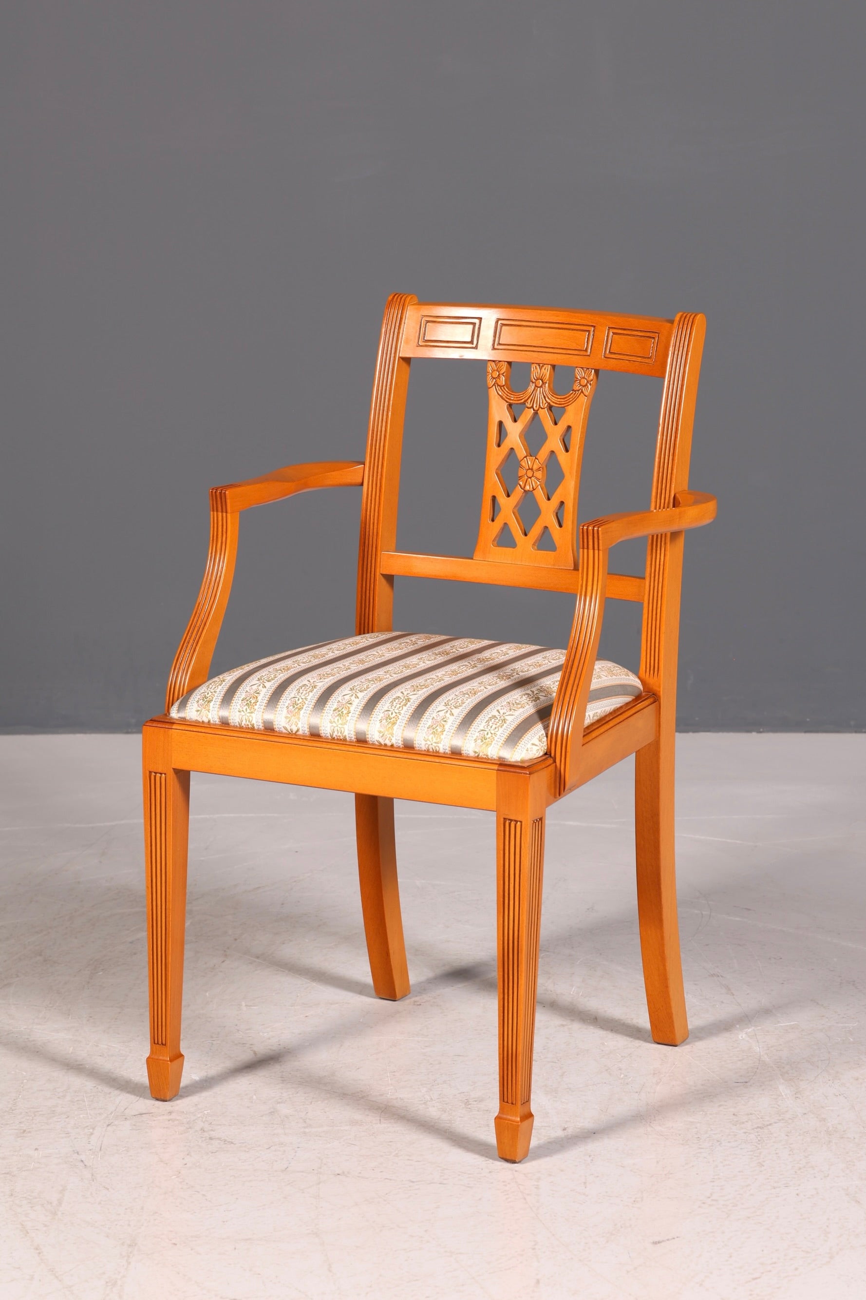 Wunderschöner Englischer Stuhl UK Küchenstuhl Antik Stil Sekretär Stuhl Polsterstuhl Armlehnstuhl 1 von 2