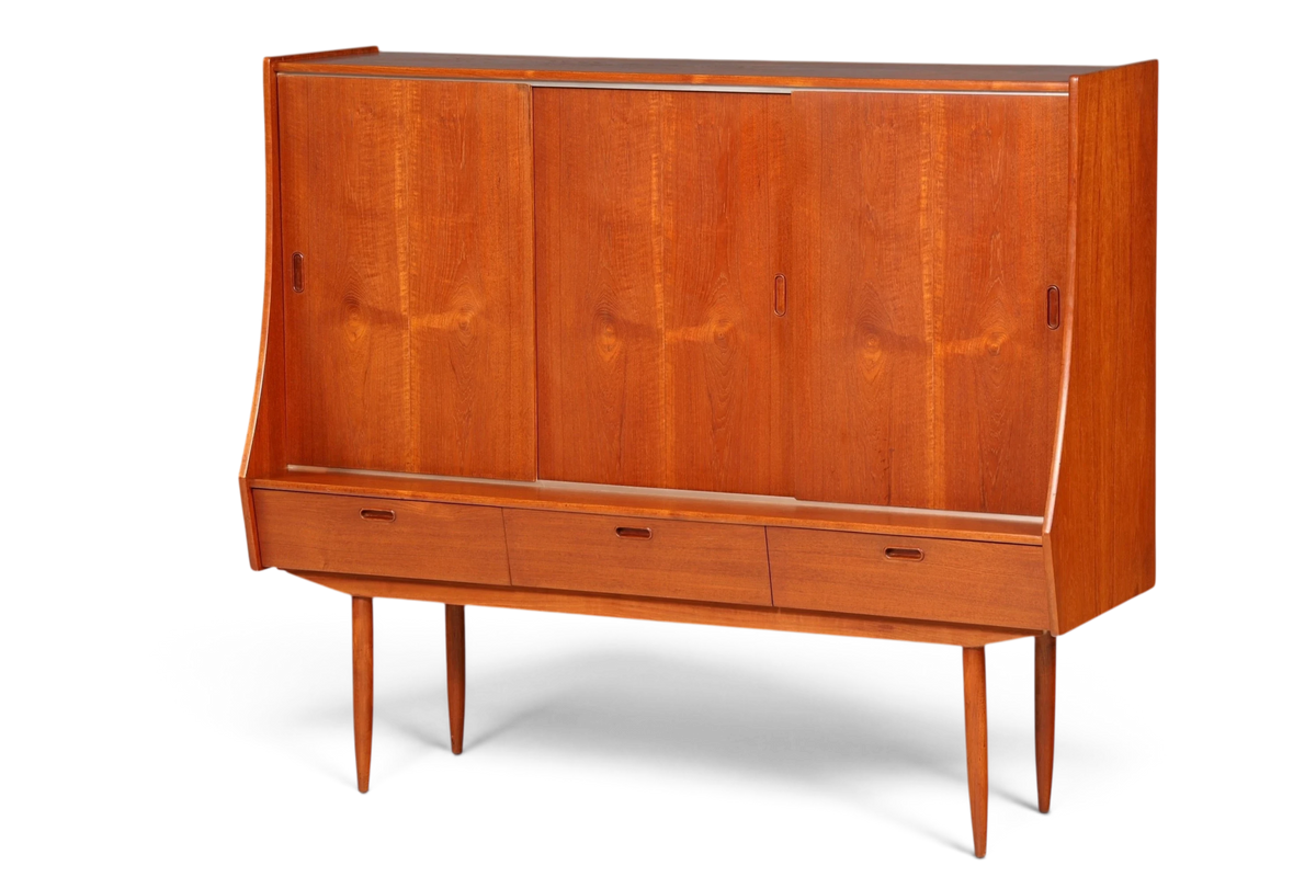 Hauptstadt Möblerei Mid Century Highboard aus Teakholz mit Schiebetüren und Schubladen im dänischen Design