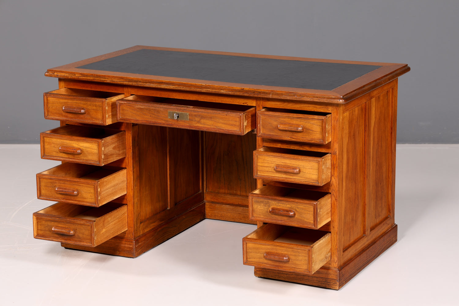 Wunderschöner Schreibtisch im Bauhaus Stil Art Deco Bürotisch Office Table Eiche Antik Vintage