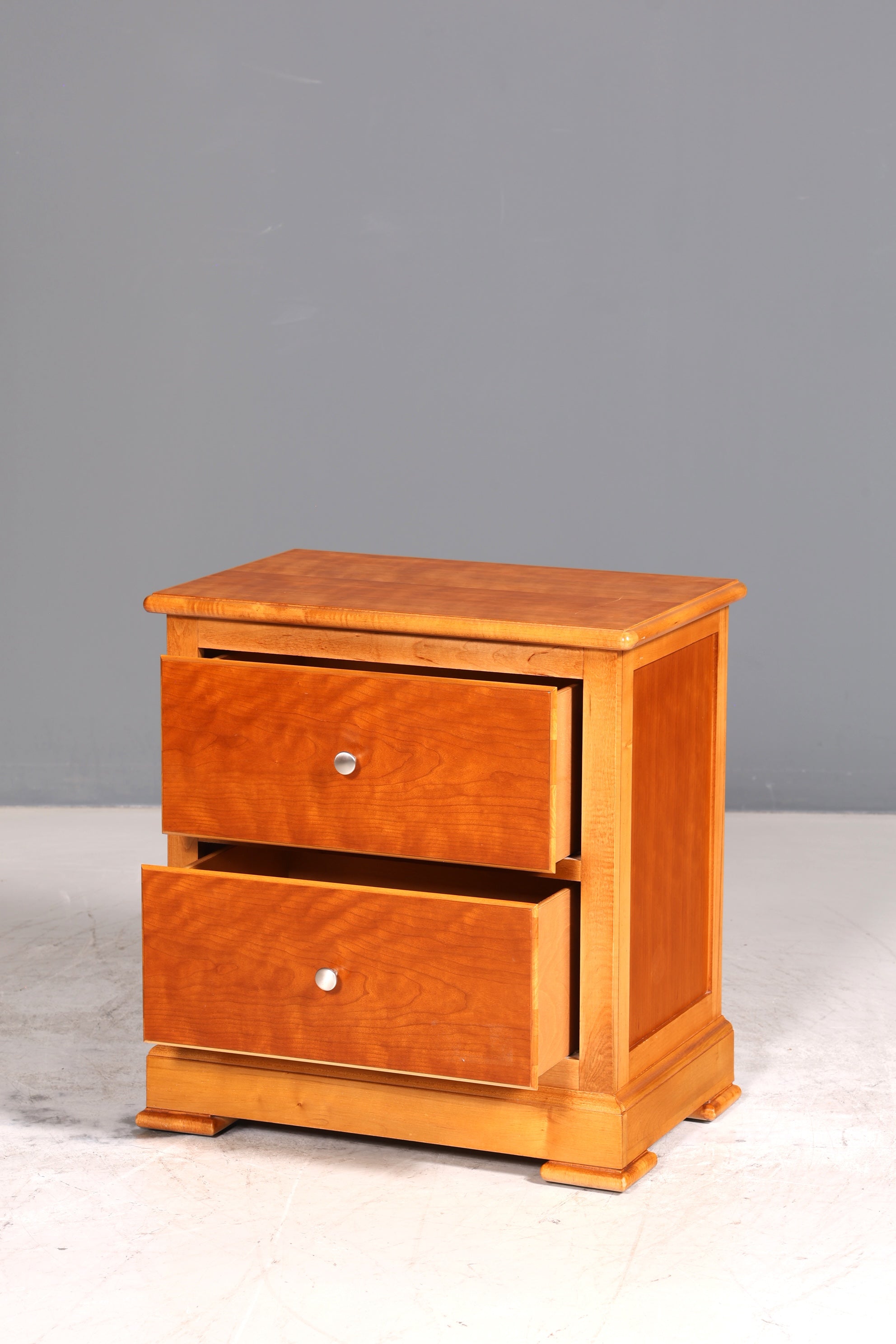 Wunderschöne Kommode der Marke Drexel Heritage Antik Stil Nachttisch USA Schlafzimmer Kommode 1 von 3