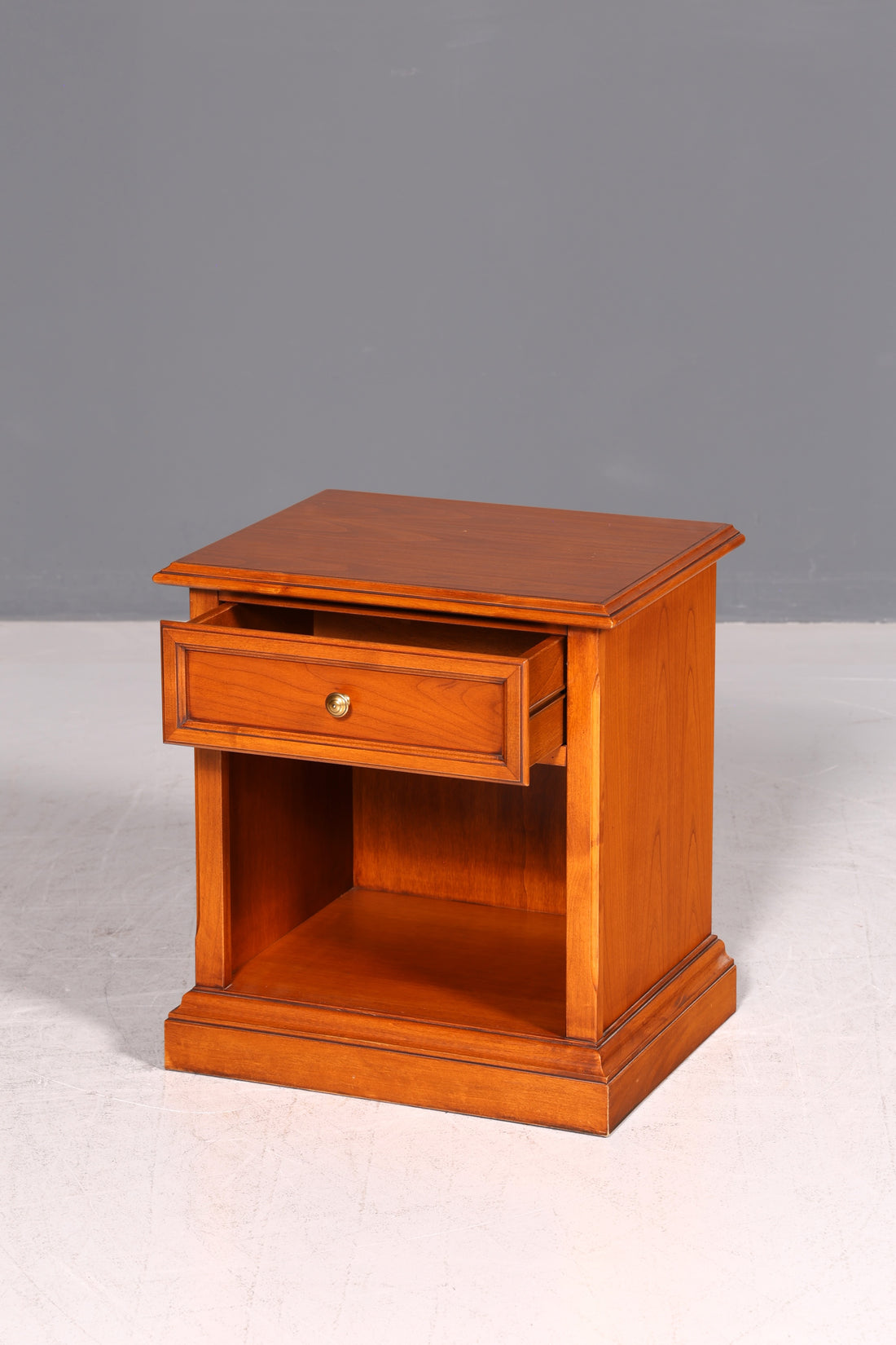 Beautiful Original Selva Chest of Drawers Antique Style Drawer Chest Bedside Table Made in Italy Vintage