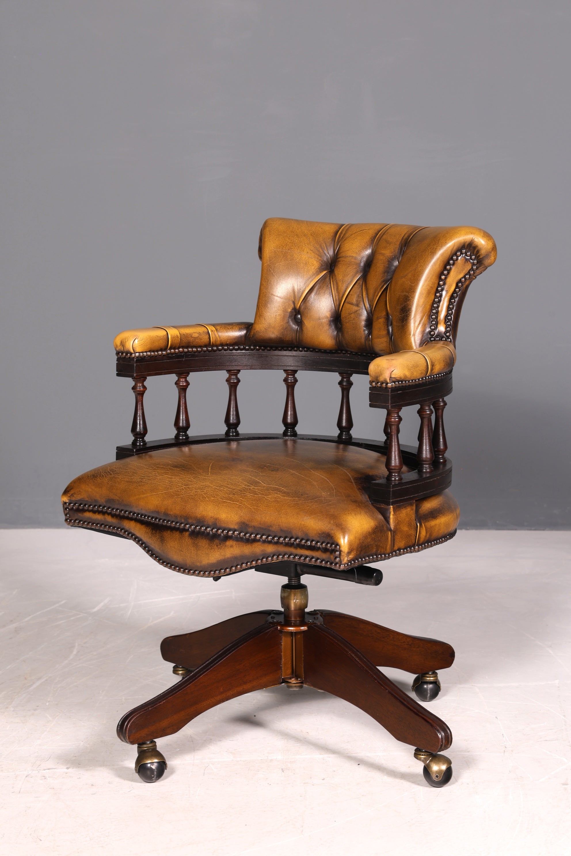 Original Chesterfield Centurion Captain Chair Englisch grün echt Leder Sessel Bürostuhl Office Chair