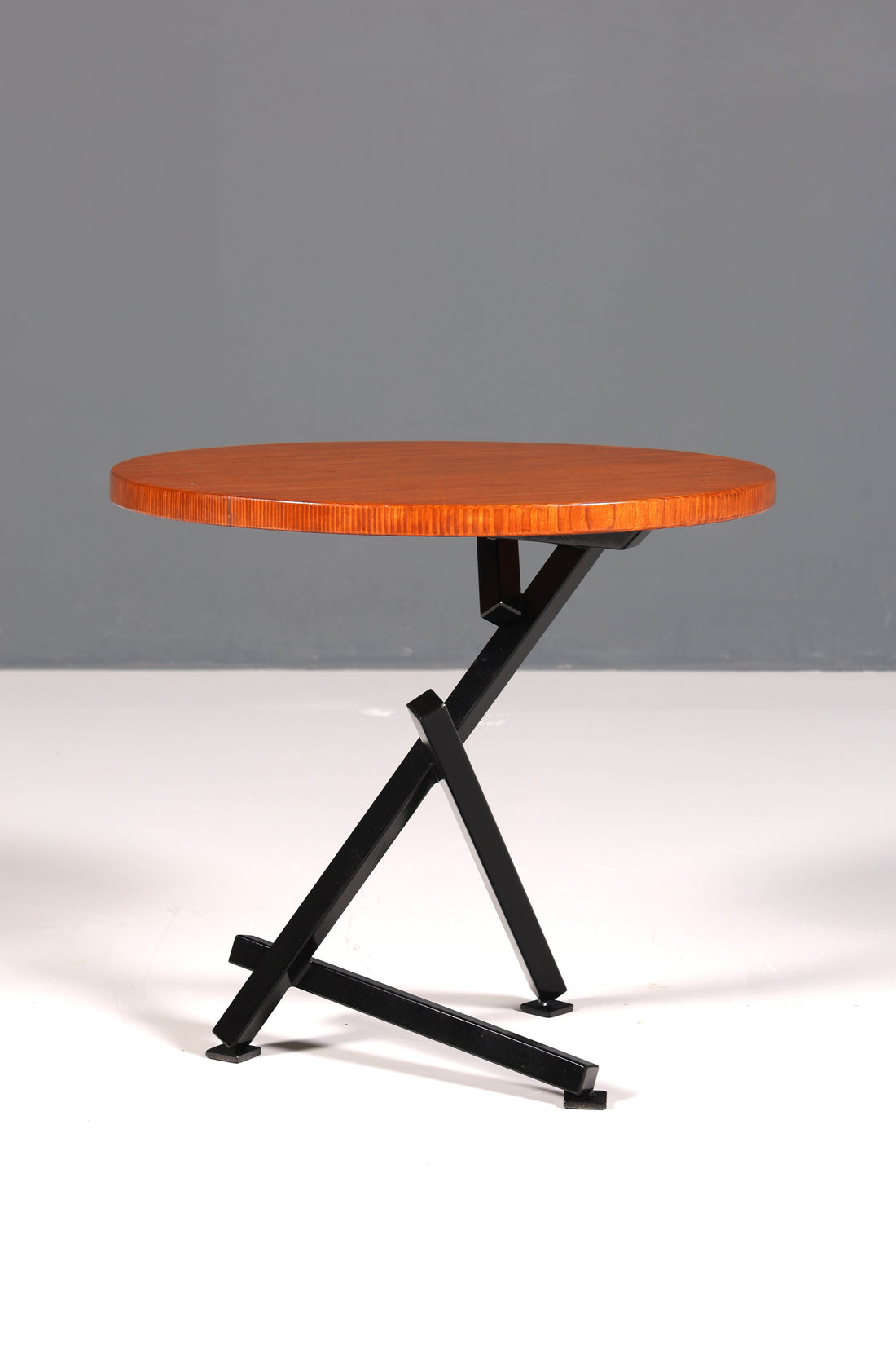 Beautiful mid-century retro side table, Danish design coffee table, 60s style
