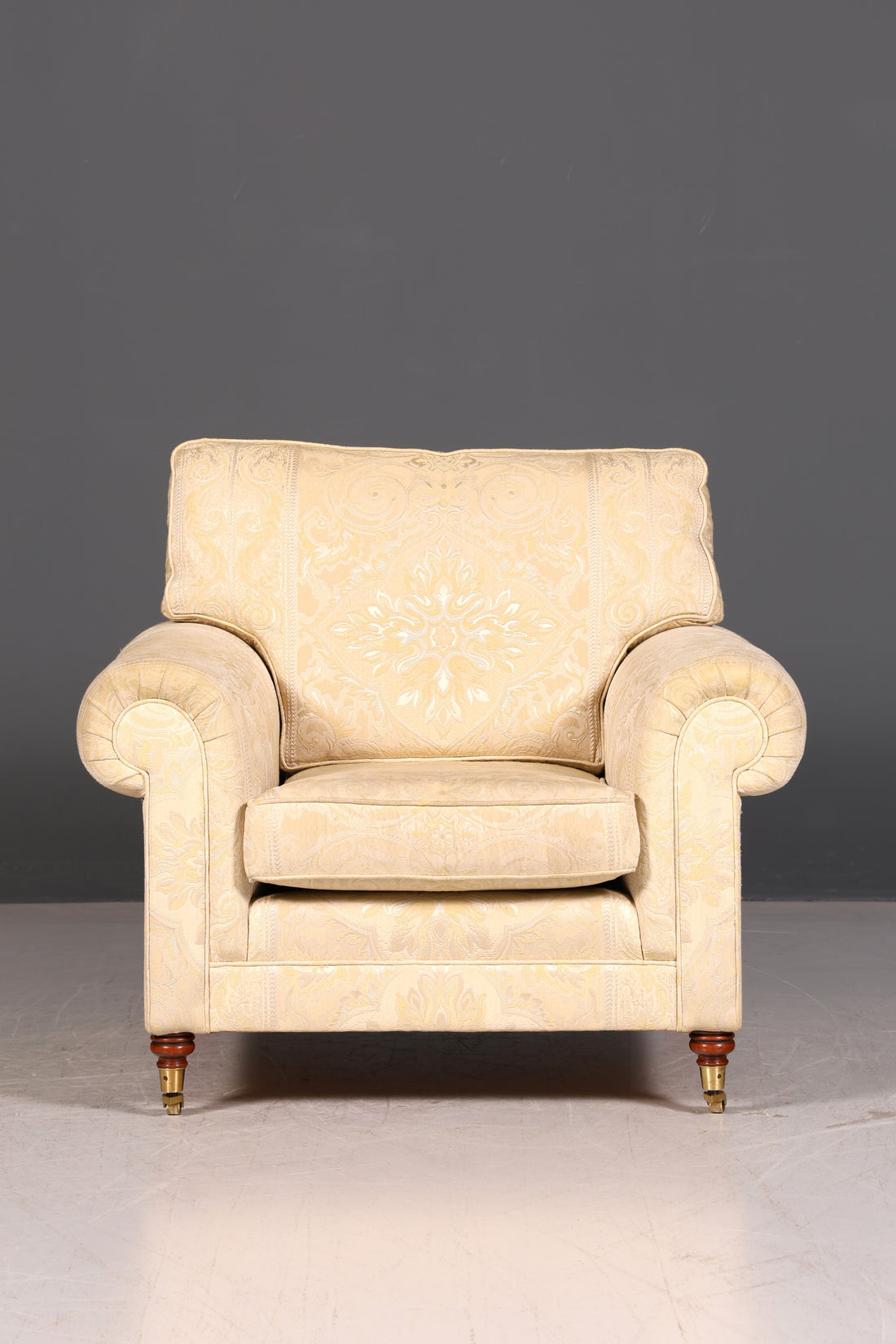 Beautiful English Armchair Cream Gold Fabric Club Chair Armchair Country House Lounge Chair Vintage