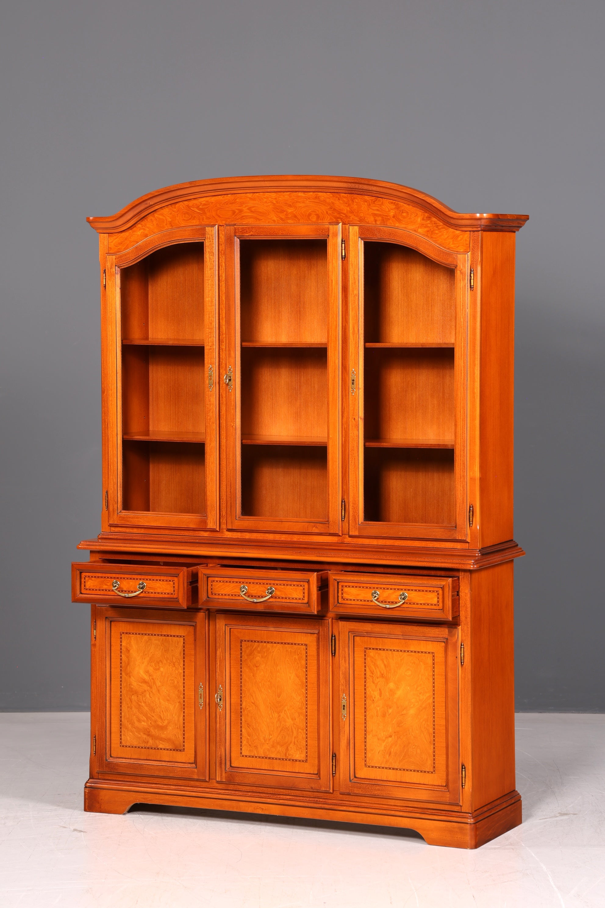 Traumhafte Original Selva Vitrine Epoca Antik Stil Buffet Schrank Bibliothek Kirschholz Glasvitrine