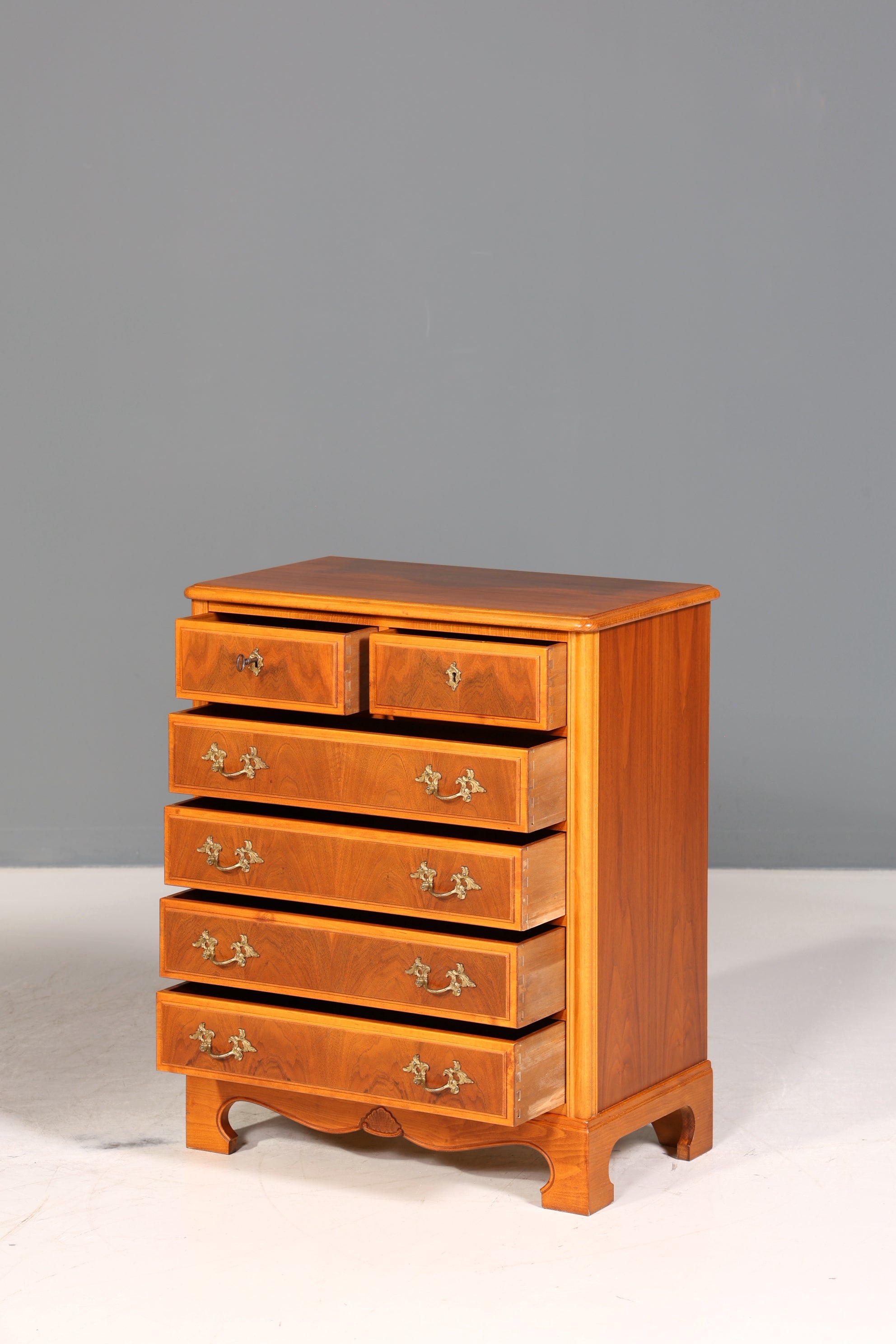 Traumhafte Englische Eibe Kommode echt Holz Vertiko Antik 60er Jahre Schubladenkommode