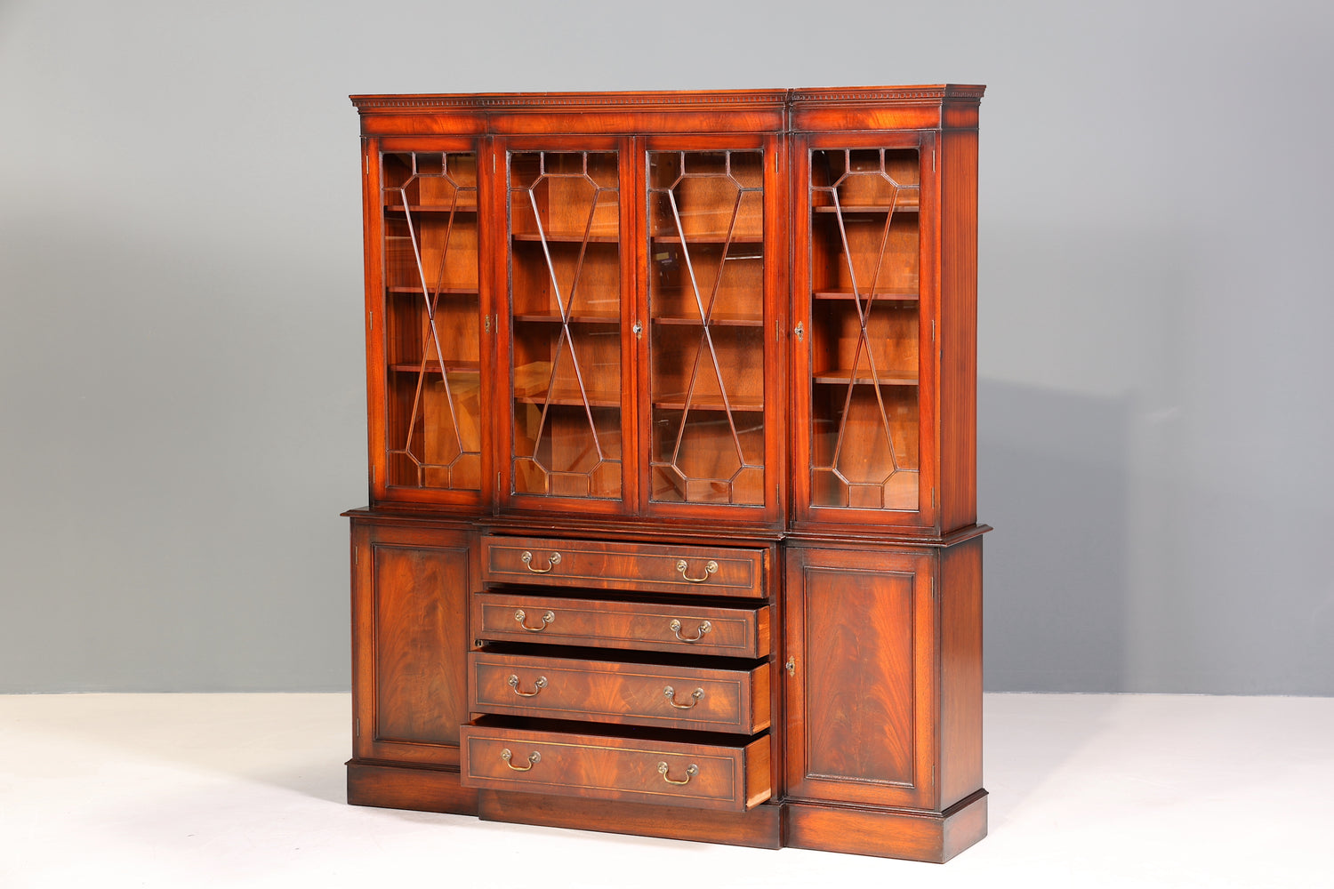 Wunderschöne Englische Vitrine Bibliothek Bücherschrank UK Buffet Mahagoni Schrank 60s Jahre