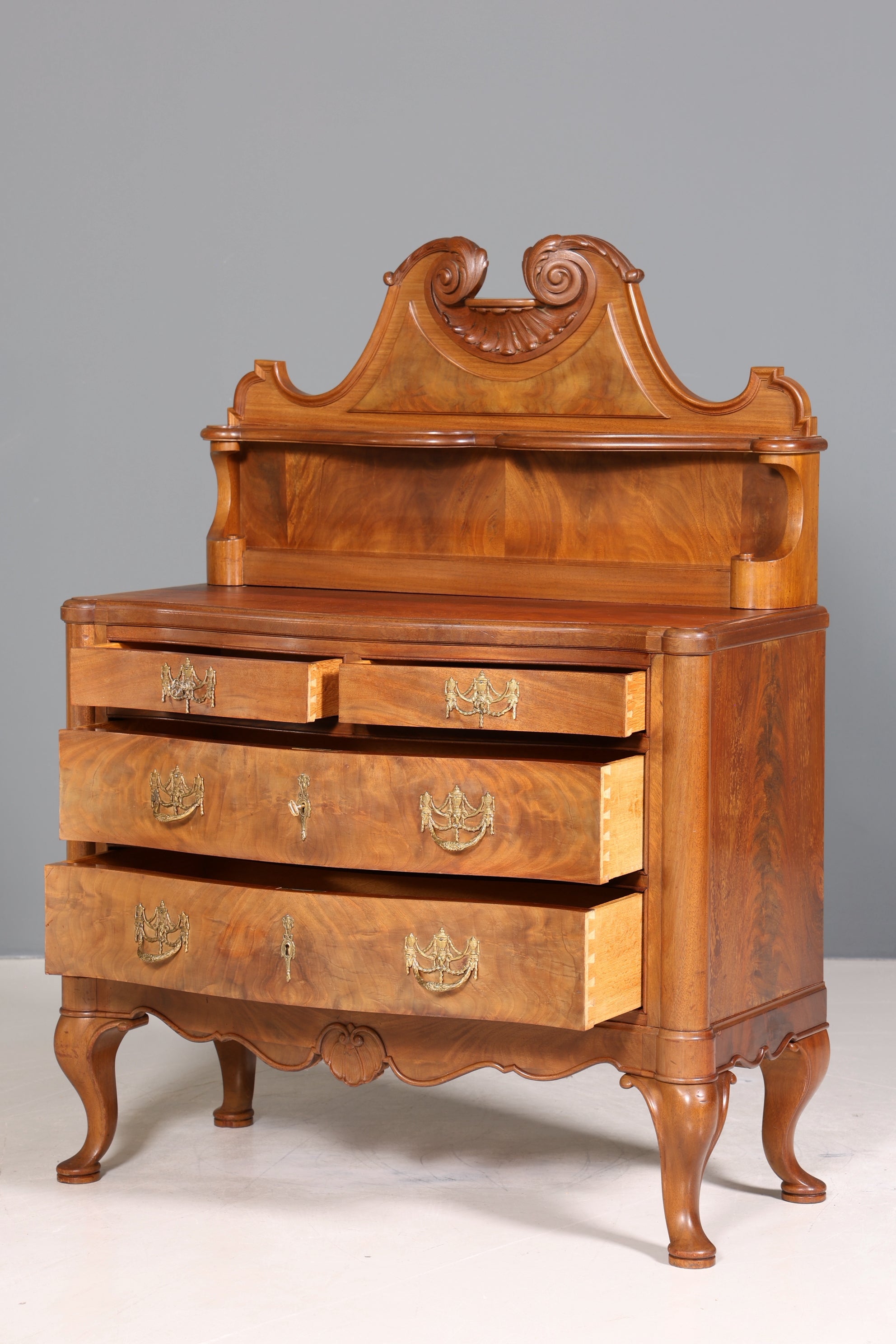 Traumhafte geschwungene Barock Kommode Englisch Sideboard Chippendale Schubladenkommode