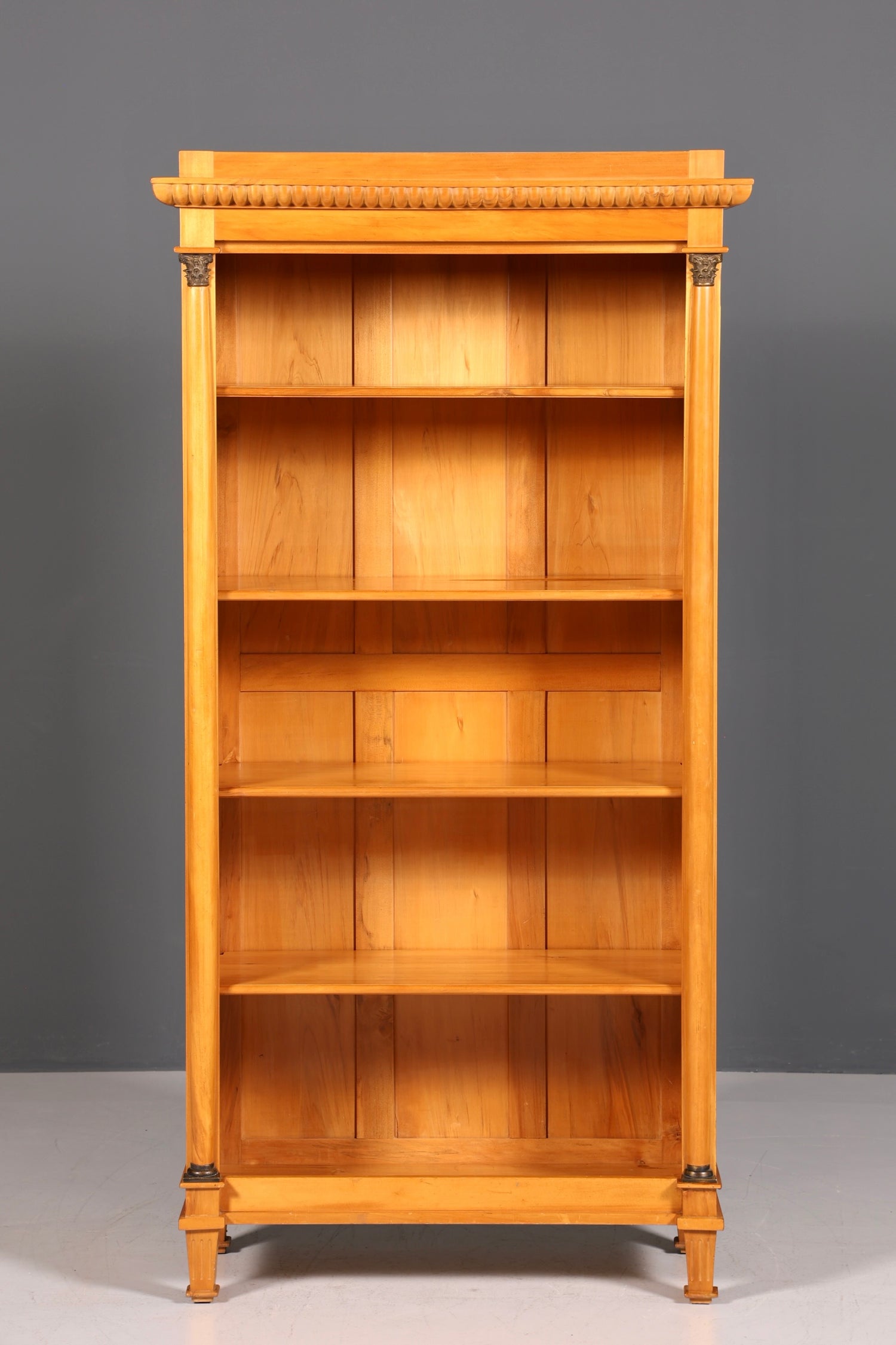 Traumhaftes Regal im Biedermeier Stil Antik Bücherregal Weichholz Buchablage