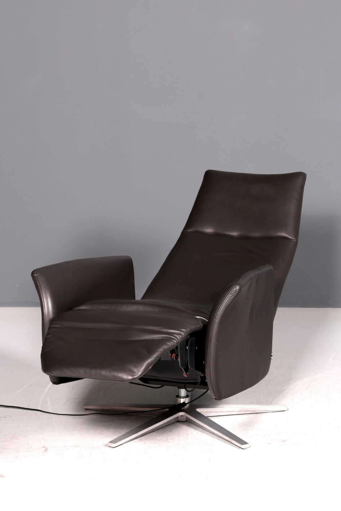Wunderschöner Mid Century Relaxsessel echt Leder Fernsehsessel elektrisch verstellbar Lesesessel Komfort Design Ledersessel