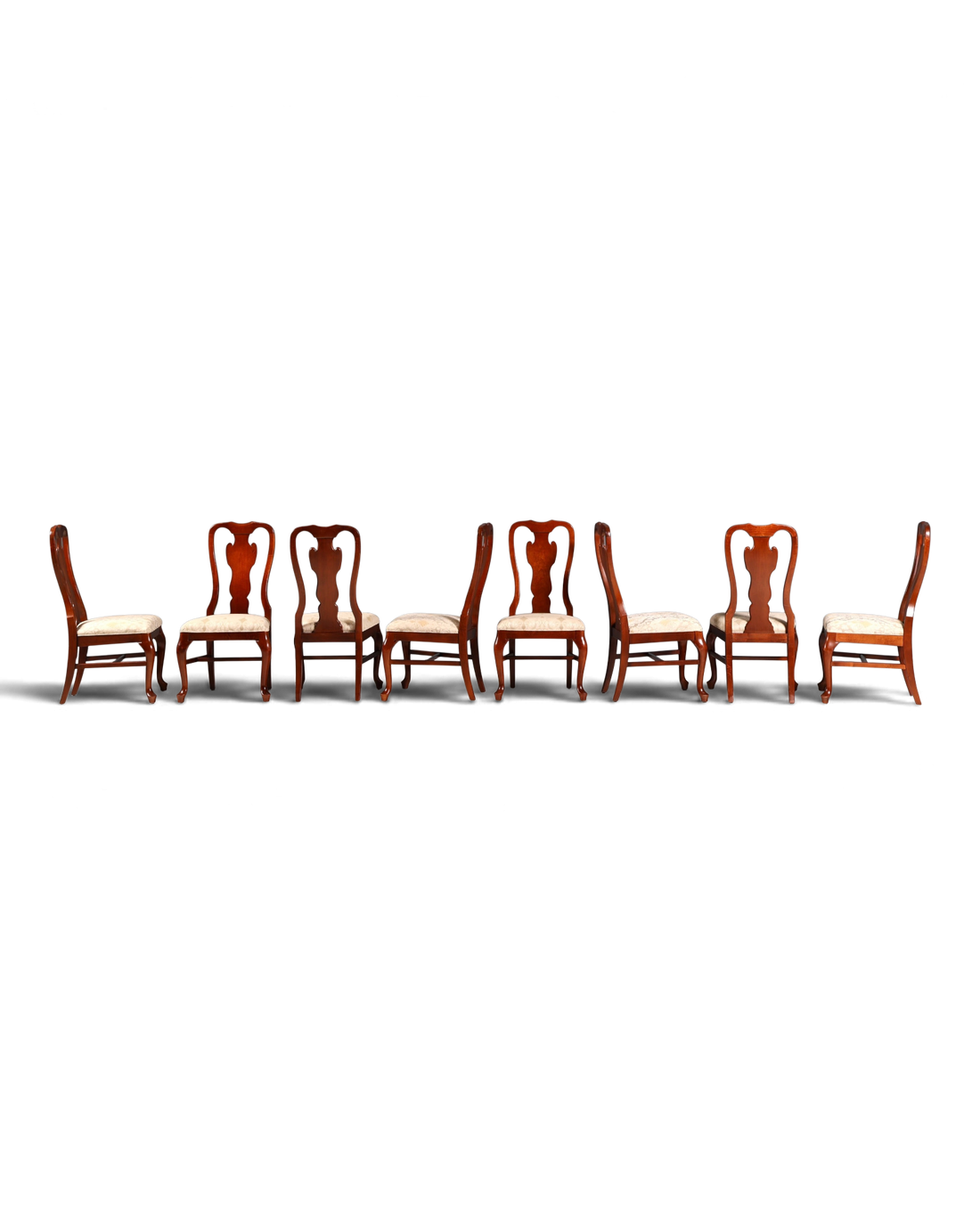 Hauptstadt Möblerei Set aus acht Drexel Heritage Esszimmerstühlen im Chippendale Stil aus Holz mit hellem Polster