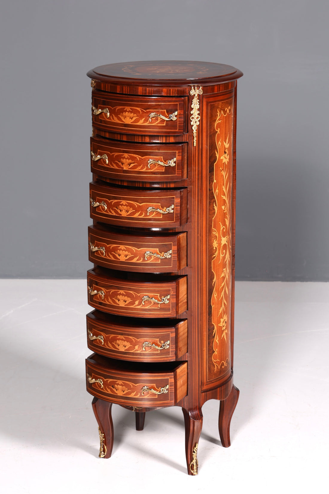 Dreamy Baroque style chest of drawers, vertico with inlaid details, 7-drawer chest