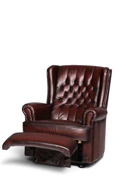 Hauptstadt Möblerei brauner Chesterfield Ohrensessel aus Echtleder mit Knopfheftung und Relaxfunktion