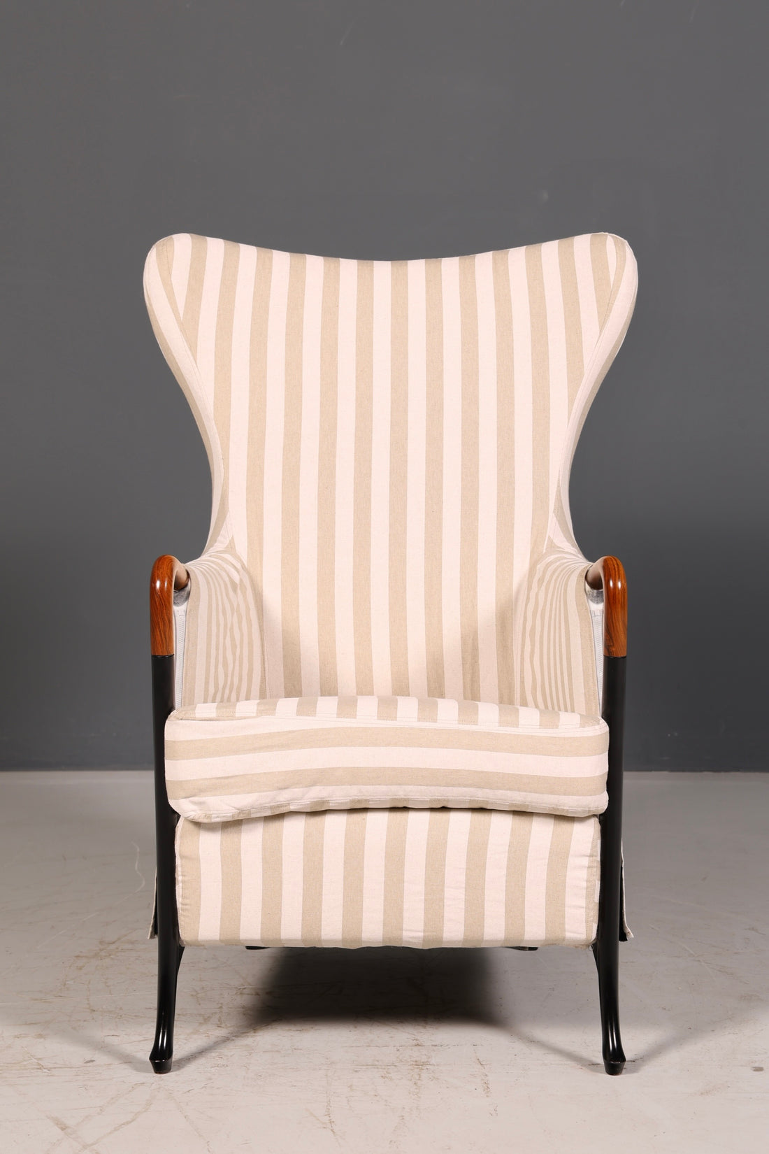 Elegant Original Giorgetti Progetti Wingback Chair by Umberto Asnago, Italian Fabric Design Chair, Vintage, 2 of 2