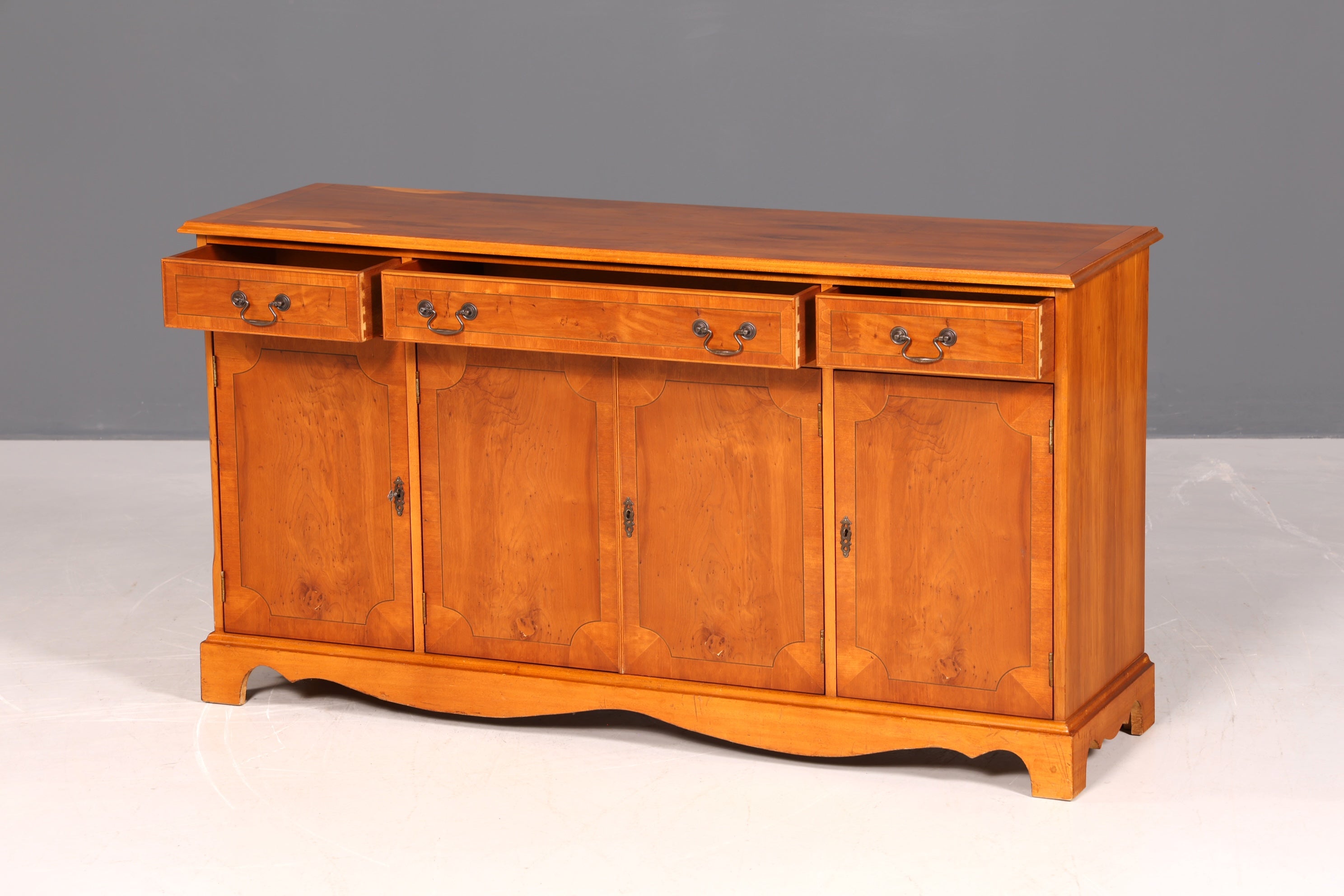 G204 Finish cm Wunderschönes Englisches Sideboard Eibe Schrank Antik Stil Buffetschrank Kommode (Kopie)