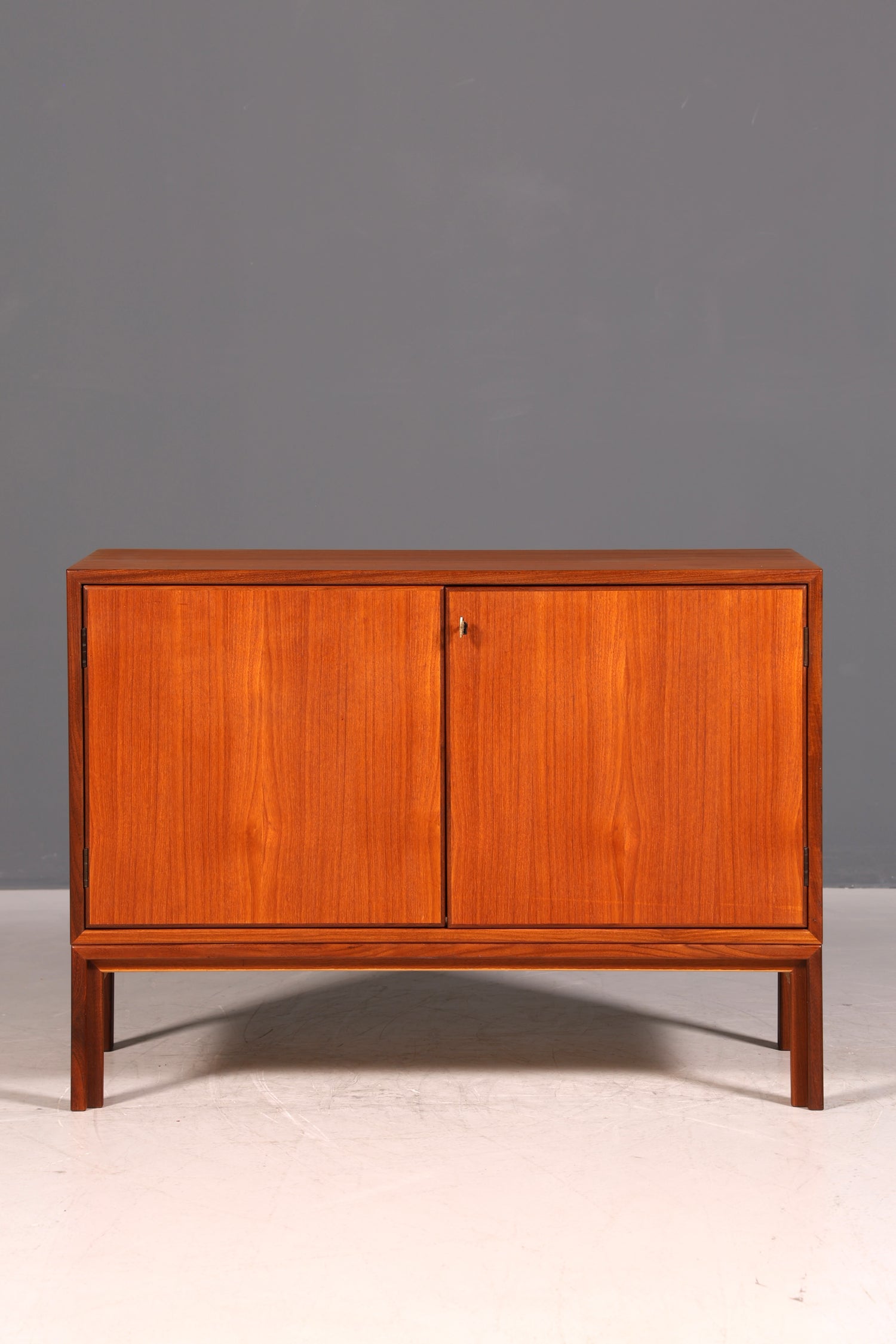 G446 Finish Wunderschöne Mid Century Kommode Vintage Schrank Retro Flur Kommode 60s Regal Sideboard (Kopie 3)