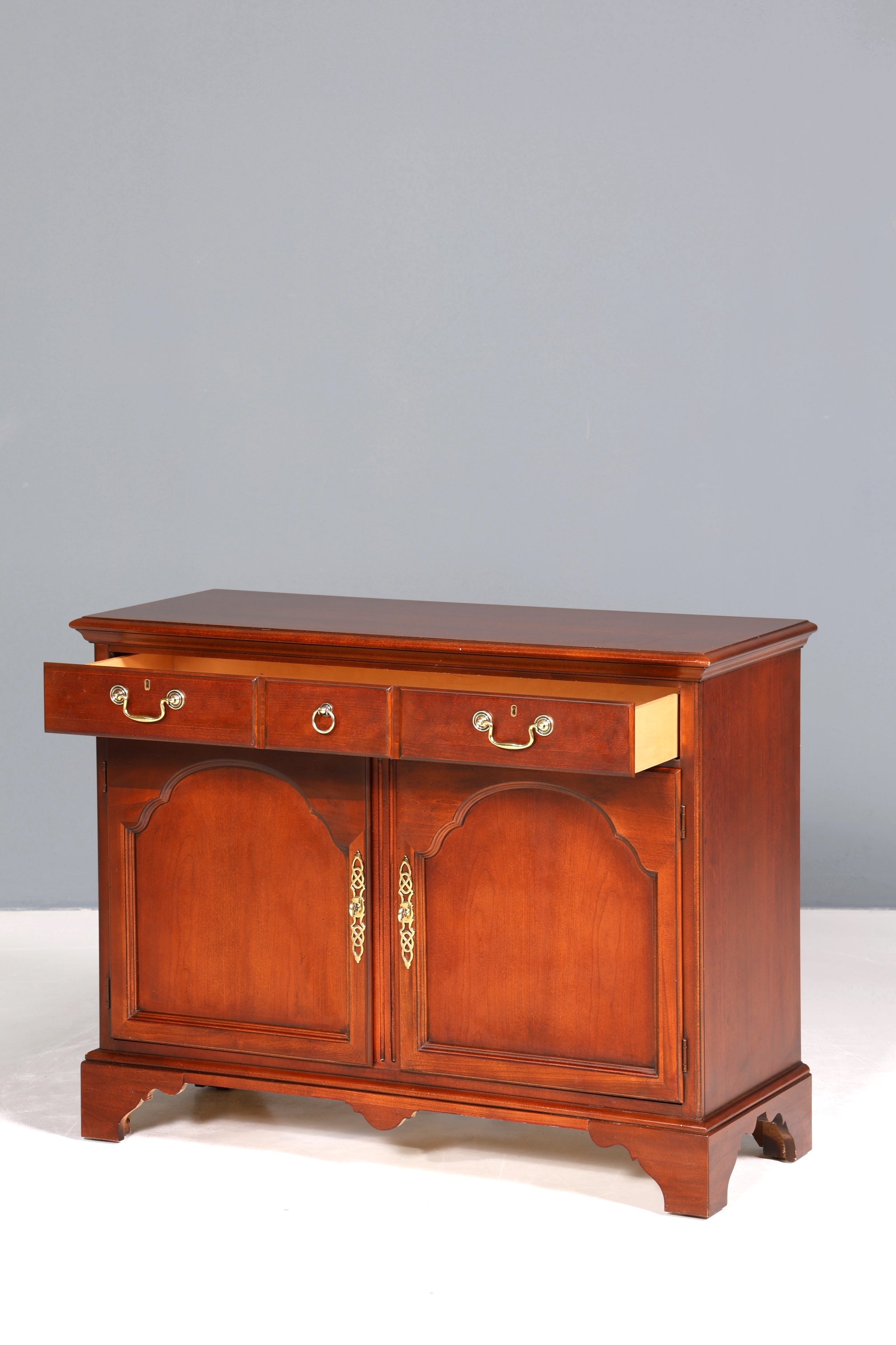 Wunderschönes Sideboard der Marke Drexel Heritage Antik Stil Schrank Kommode USA Anrichte